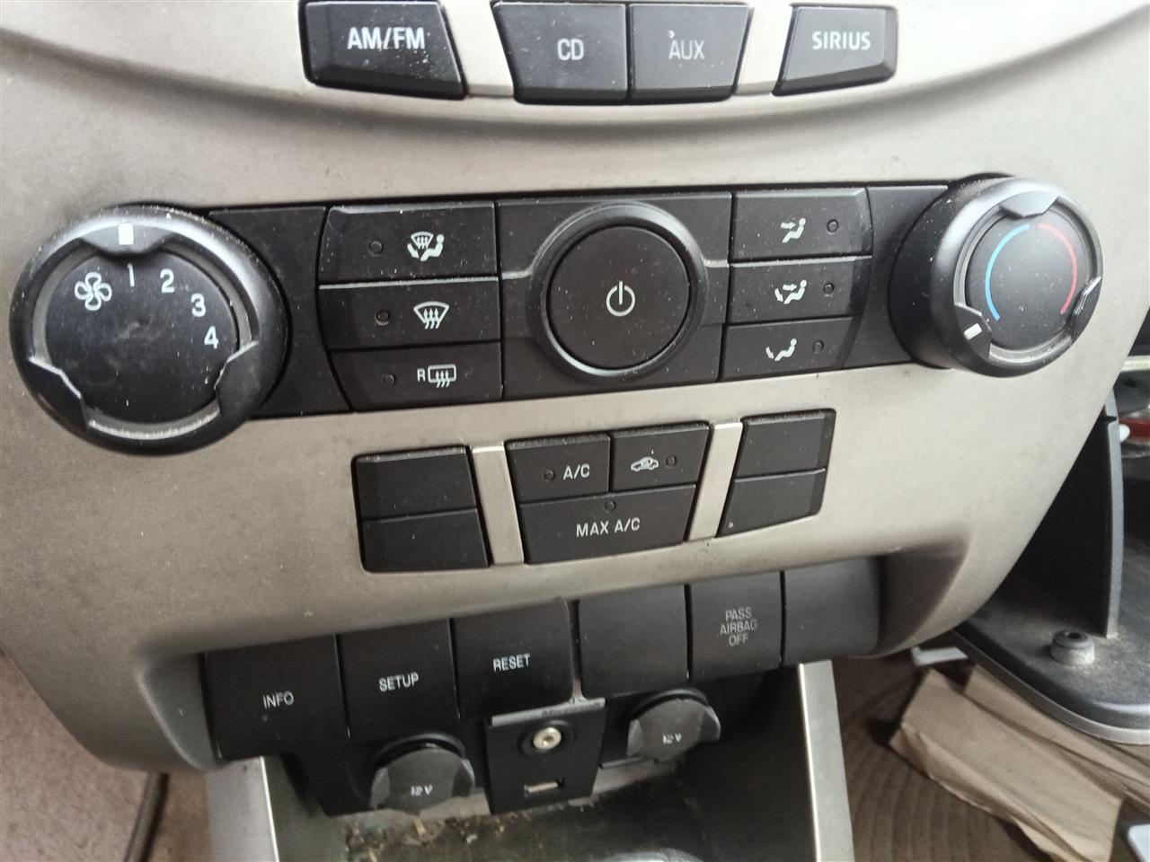 2008 2009 2010 2011 Ford Focus AC Heater Temperature Climate Control Unit without heated seats