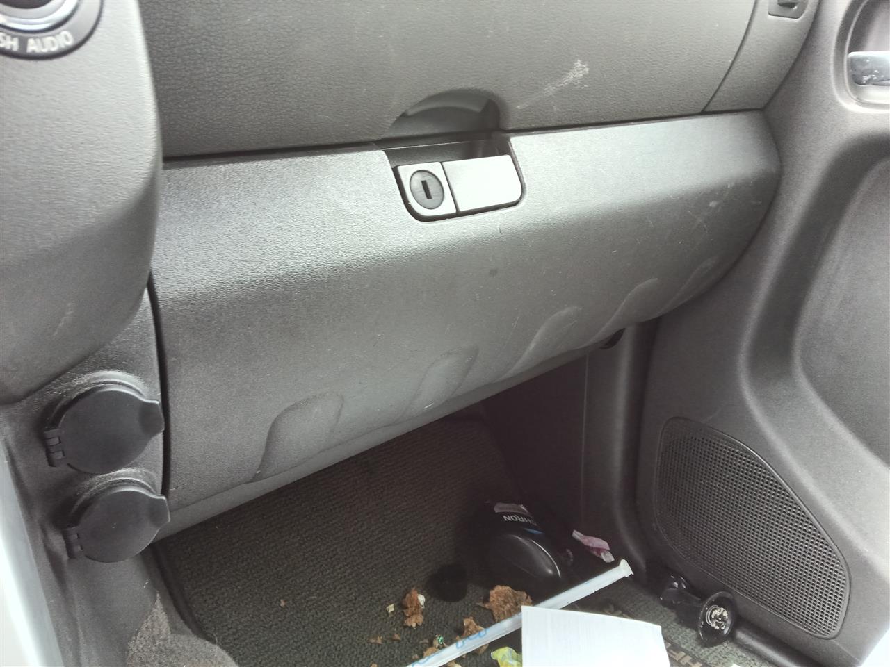 2008 Nissan Pathfinder Glove Box Compartment