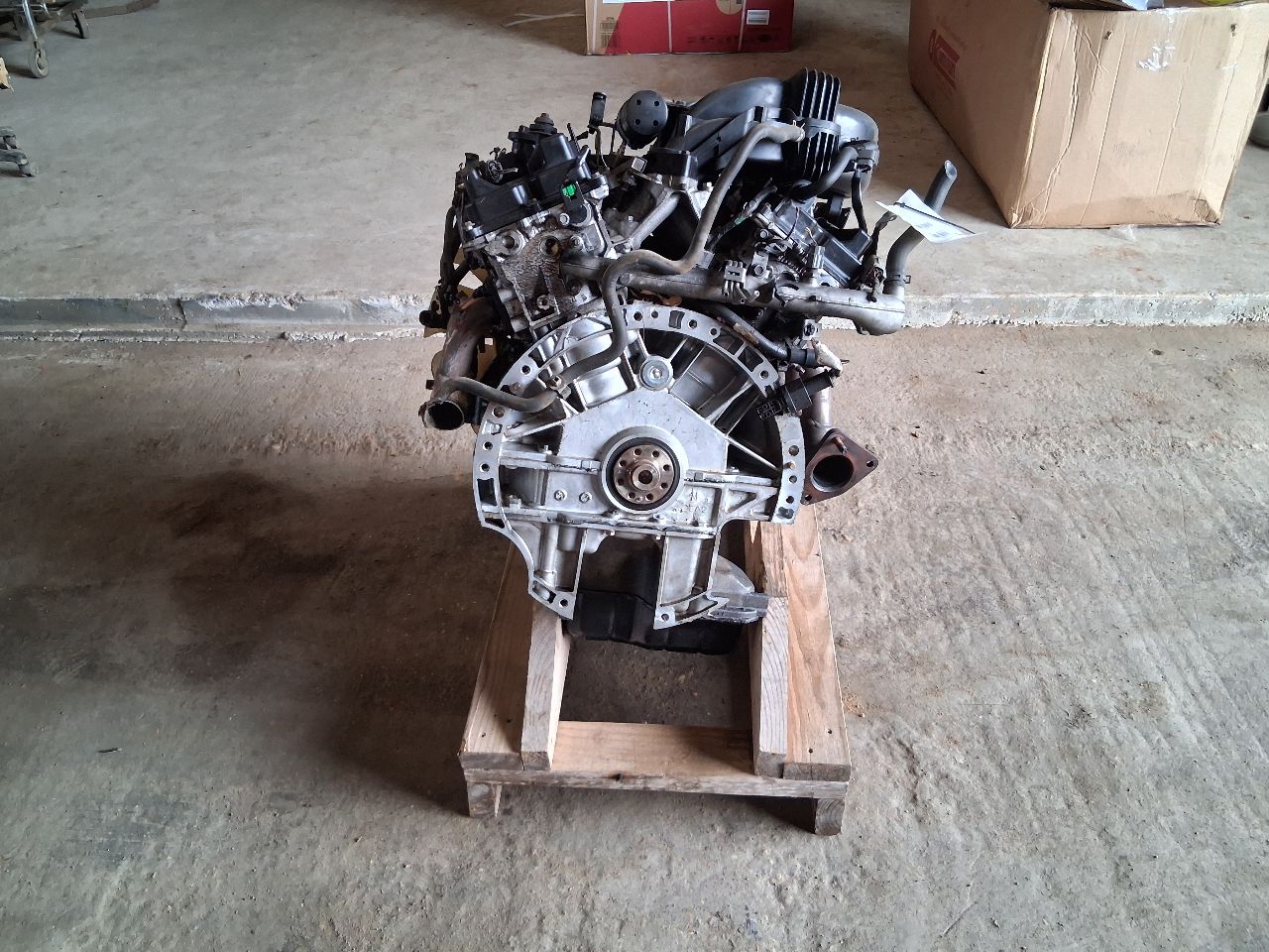 2005 thru 2013 Nissan Frontier, Nissan Pathfinder, Nissan Xterra, Suzuki Equator Engine Motor Assembly VQ40DE