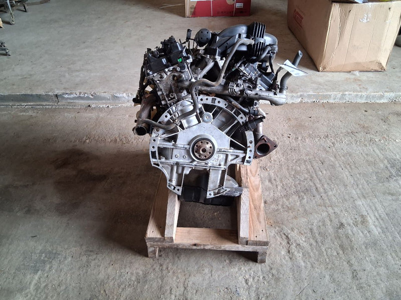 2005 thru 2013 Nissan Frontier, Nissan Pathfinder, Nissan Xterra, Suzuki Equator Engine Motor Assembly VQ40DE