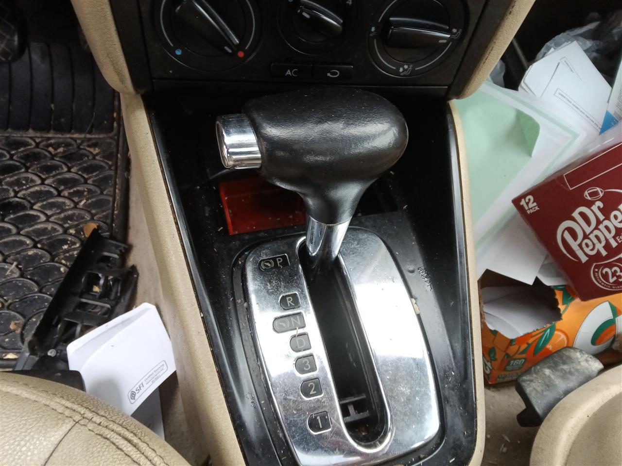2001 Volkswagen Jetta Transmission Gear Shifter Assembly