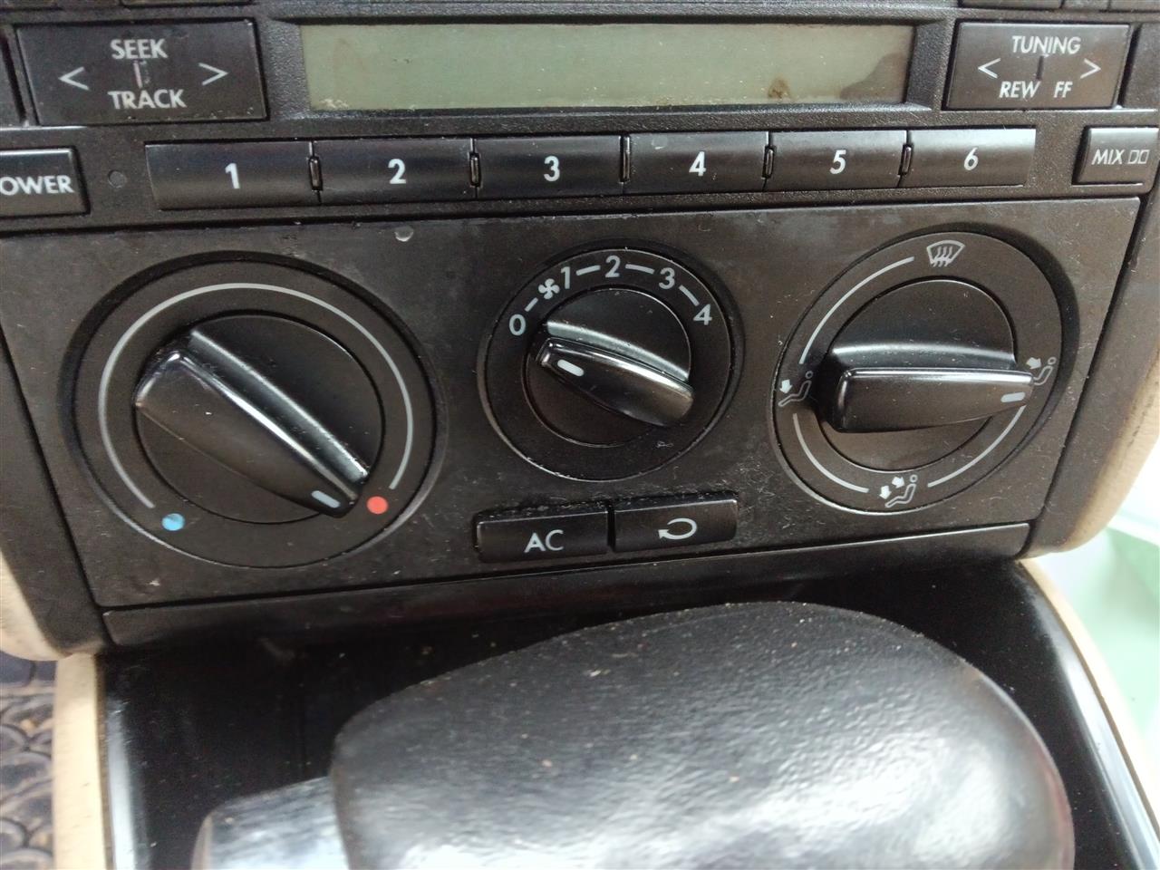 1999 thru 2011 Volkswagen Golf, Volkswagen Jetta, Volkswagen Golf GTI, Volkswagen Jetta GLI AC Heater Temperature Climate