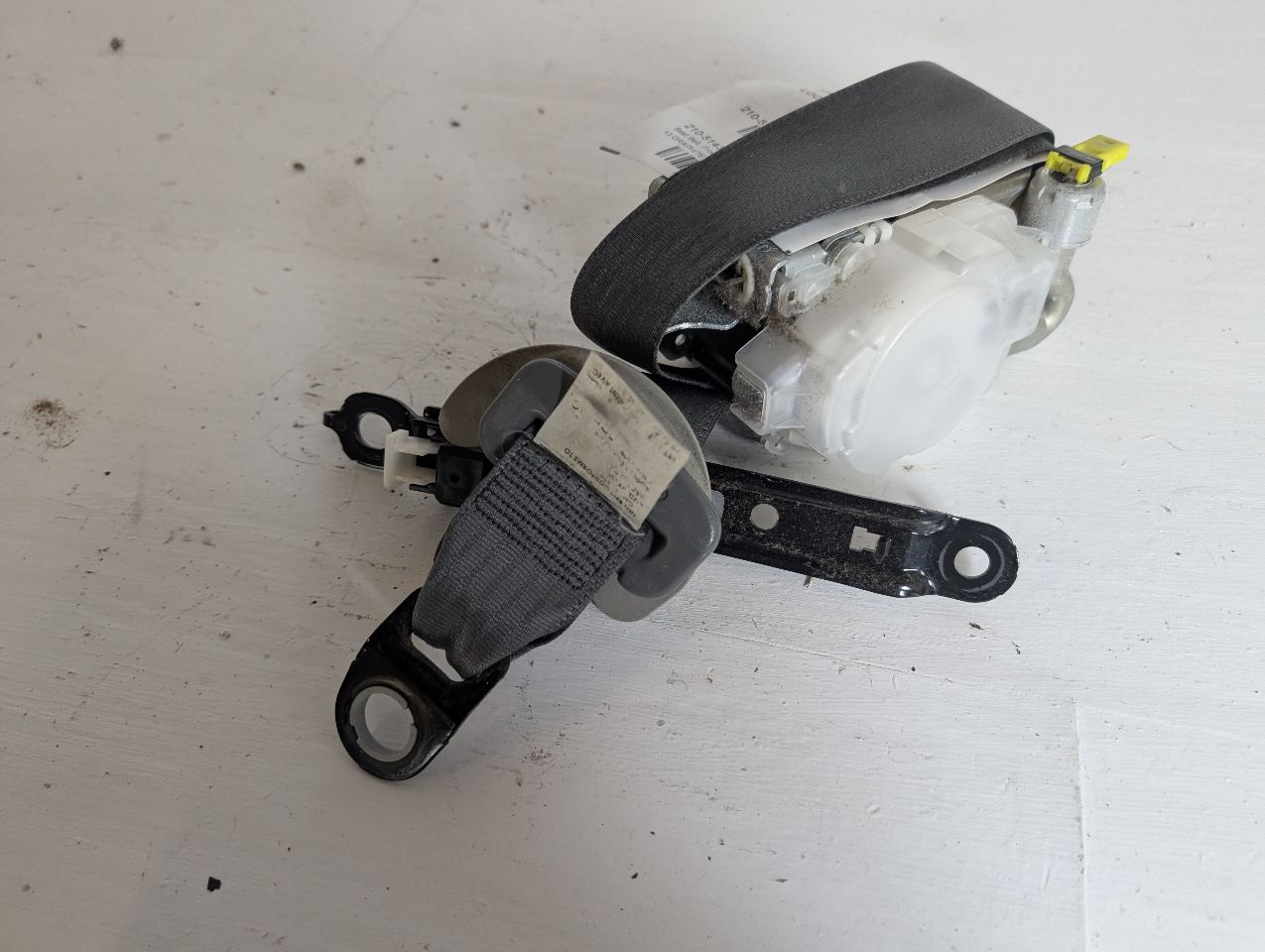 2010 2011 2012 2013 Toyota Tundra Seat Belt Front driver retractor