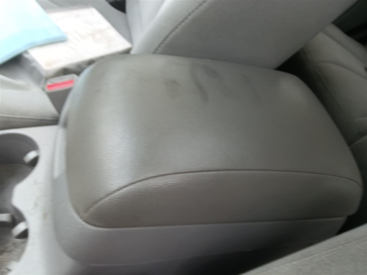 2007 2008 2009 Hyundai Santa FE Console Front floor AT 3.3L VIN E without rear entertainment system
