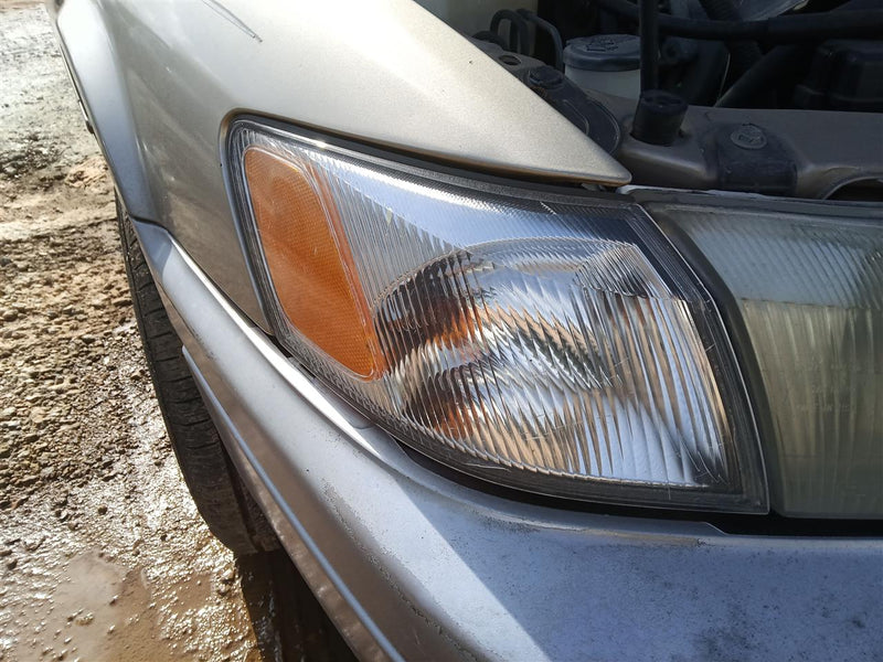 1997 1998 1999 Toyota Camry Passenger Side Right Front Lamp Park Turn Signal fender mounted