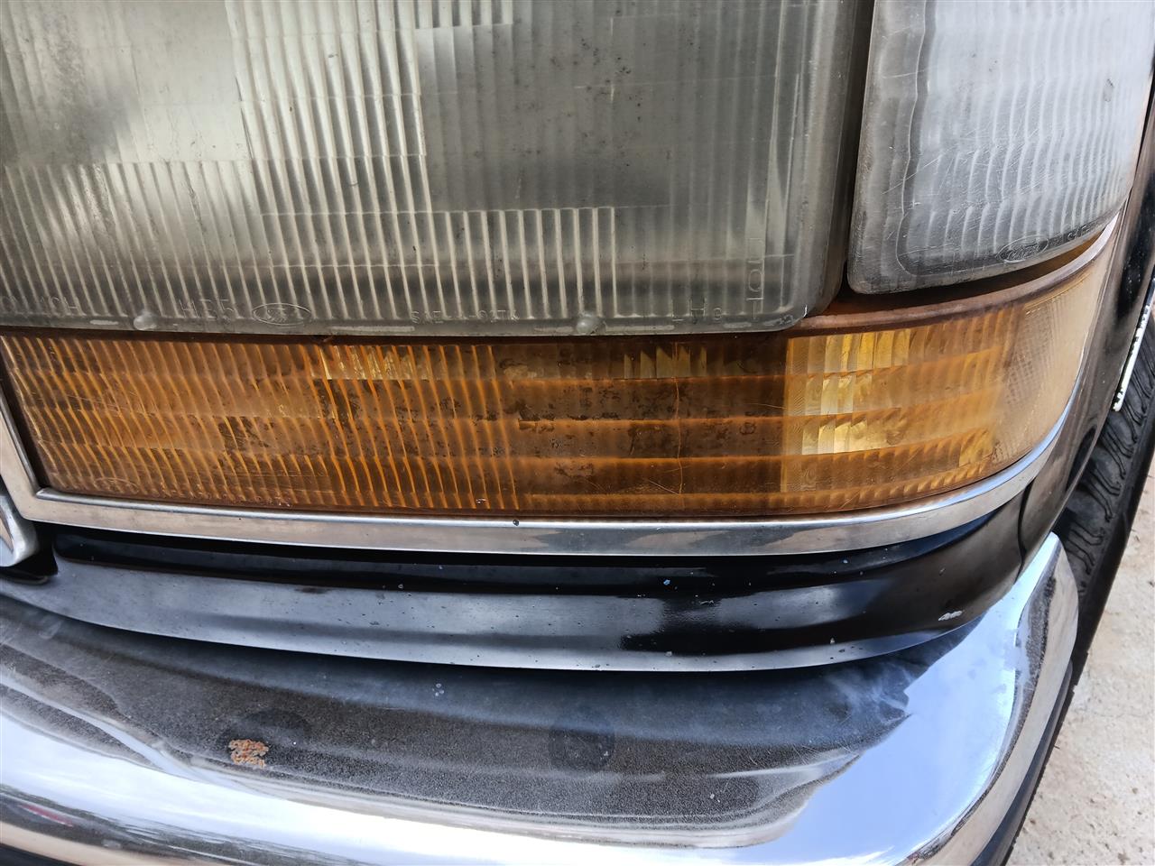 1992 thru 1997 Ford F250, Ford F350, Ford F450, Ford Bronco and 1 more Driver Side Left Front Lamp Park Turn Signal