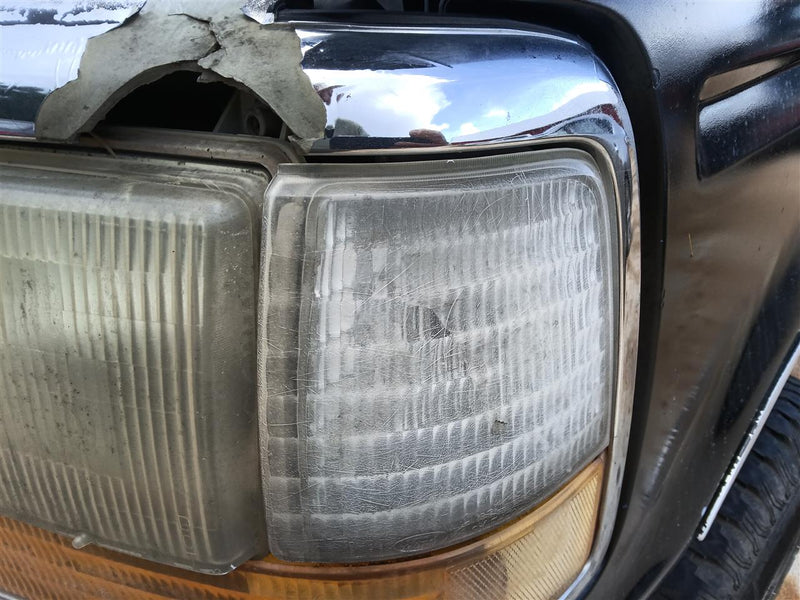 1992 thru 1997 Ford F250, Ford F350, Ford Bronco, Ford F150 Driver Side Left Front Lamp Side Marker headlamp mounted