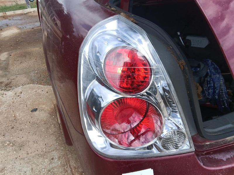 2005 2006 Nissan Altima Driver Side Left Tail Light Lamp Assembly quarter panel mounted exc SE R L