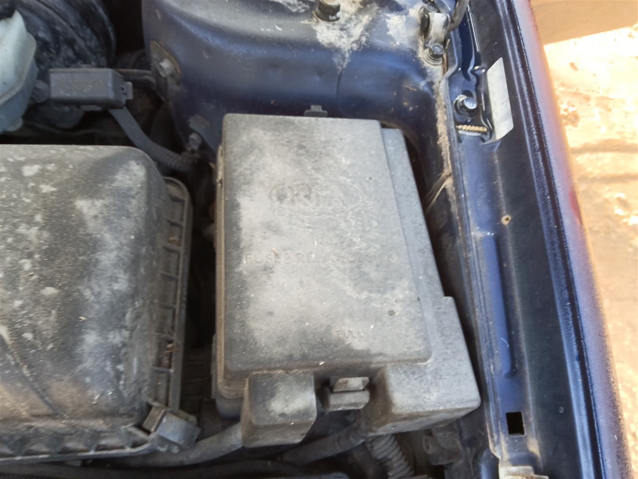 2007 2008 2009 KIA Spectra Engine Bay Fuse Box Relay Panel with manual temperature control