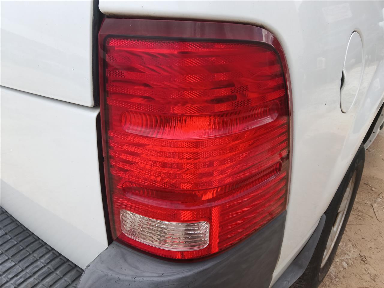2002 2003 2004 2005 Ford Explorer Passenger Side Right Tail Light Lamp Assembly 4 Dr exc Sport Trac R