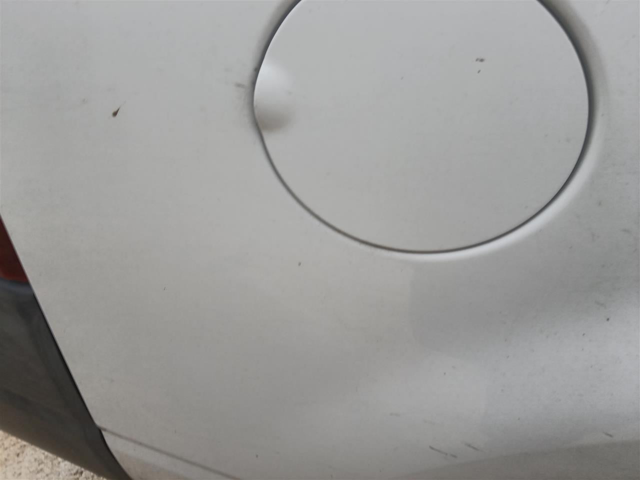 2004 Ford Explorer Fuel Filler Gas Door Lid