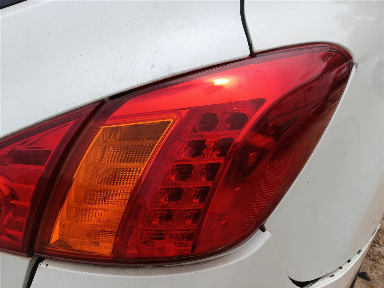2009 2010 Nissan Murano Passenger Side Right Tail Light Lamp Assembly quarter panel mounted R