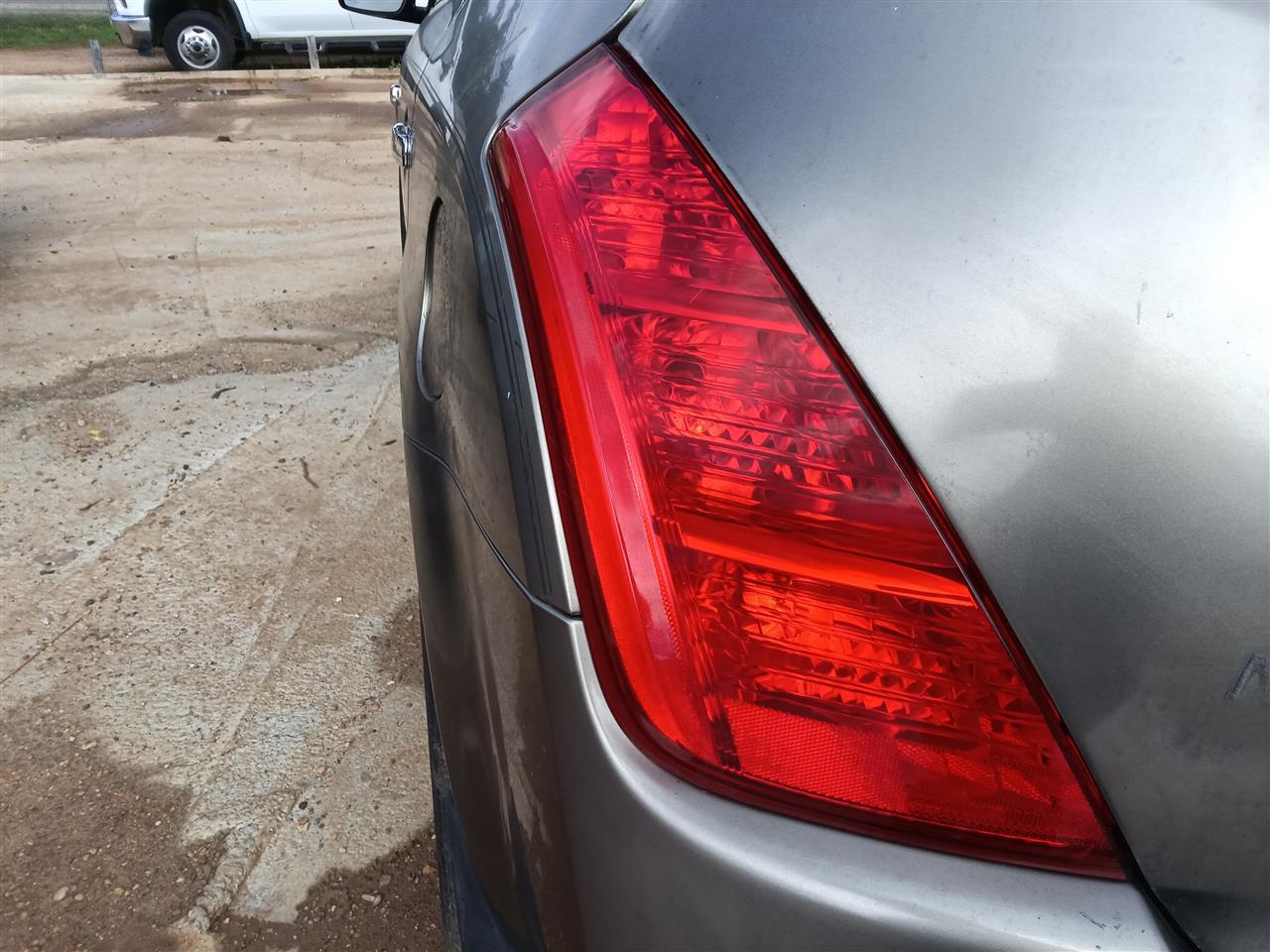 2003 2004 2005 Nissan Murano Driver Side Left Tail Light Lamp Assembly quarter panel mounted L