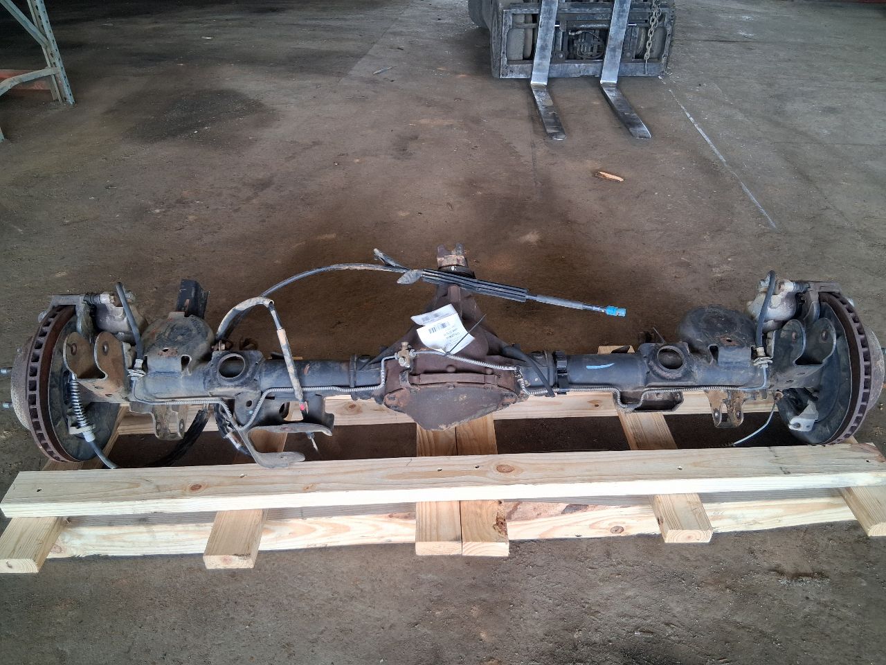 2000 thru 2006 Chevrolet Tahoe, Chevrolet Suburban 1500, GMC Yukon, GMC Yukon XL 1500 and 3 more Axle Assembly RR