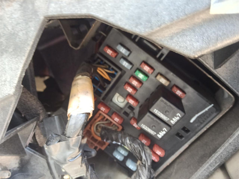 2003 Chevrolet Tahoe Cabin Interior Fuse Box Relay Panel