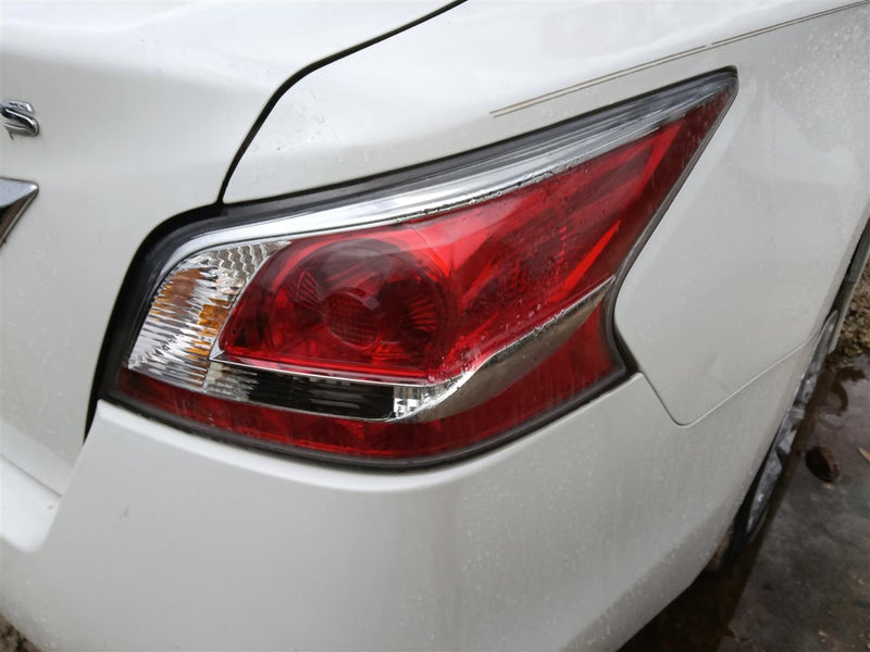 2014 2015 Nissan Altima Passenger Side Right Tail Light Lamp Assembly quarter panel mounted Sdn without LED R