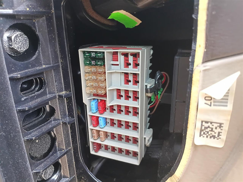 2011 Volvo XC90 Cabin Interior Fuse Box Relay Panel