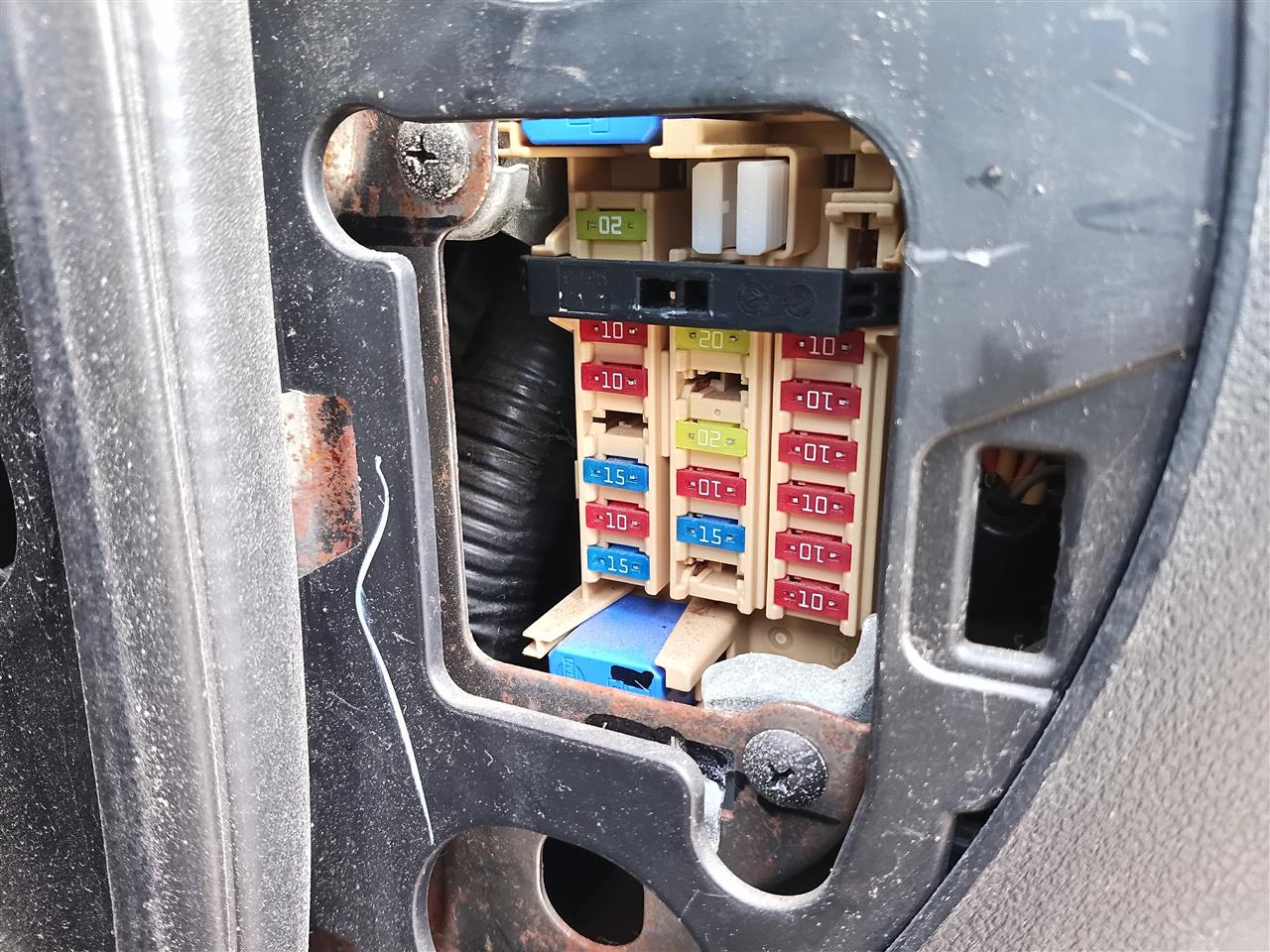2012 Nissan Versa Cabin Interior Fuse Box Relay Panel