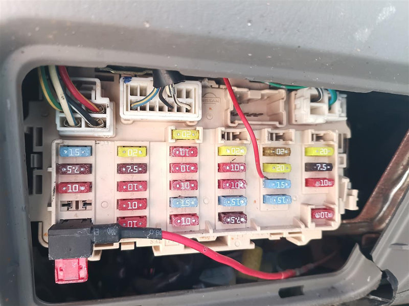 2004 Nissan Xterra Cabin Interior Fuse Box Relay Panel