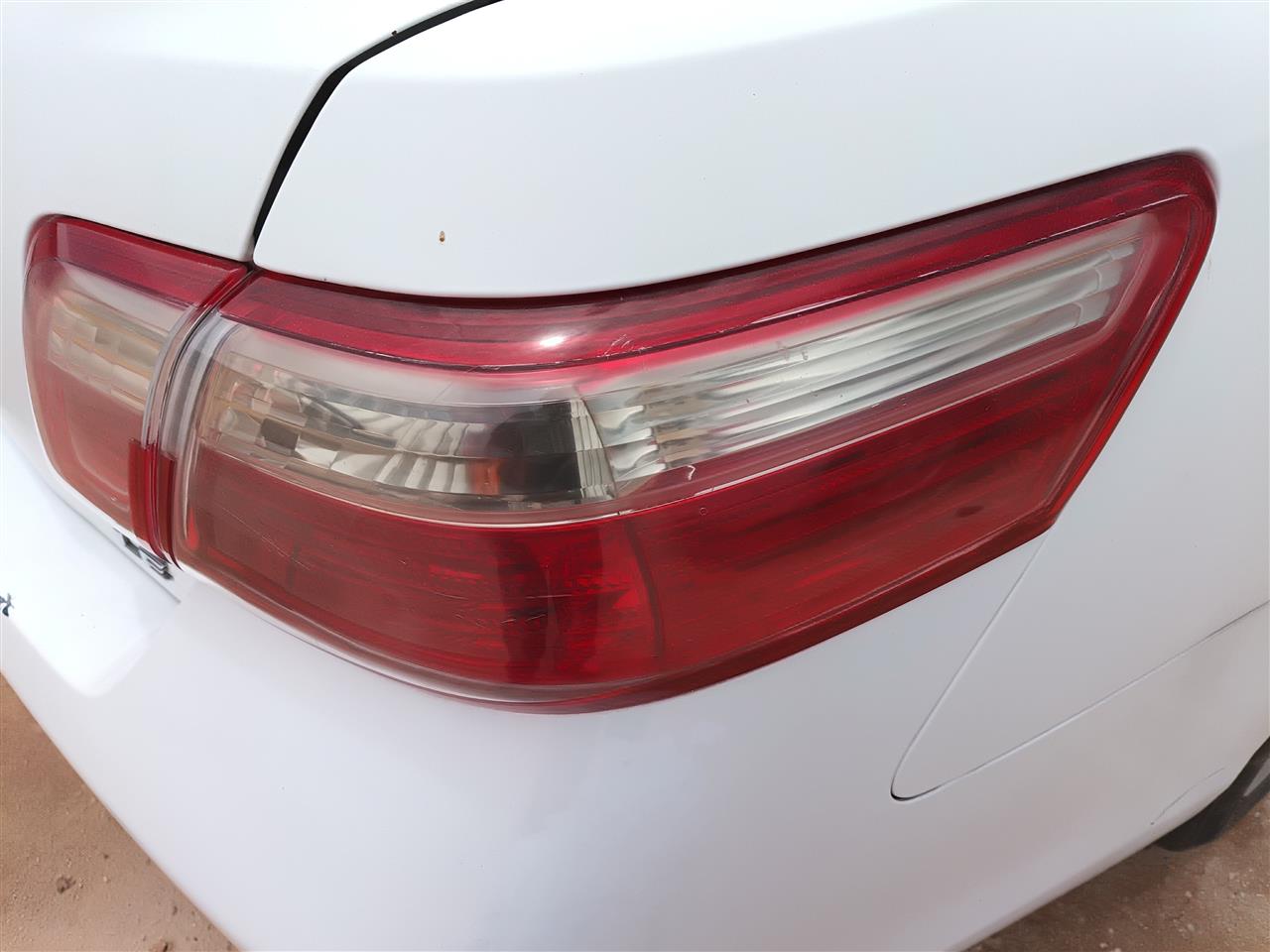 2007 2008 2009 Toyota Camry Passenger Side Right Tail Light Lamp Assembly quarter panel mounted R without red outline