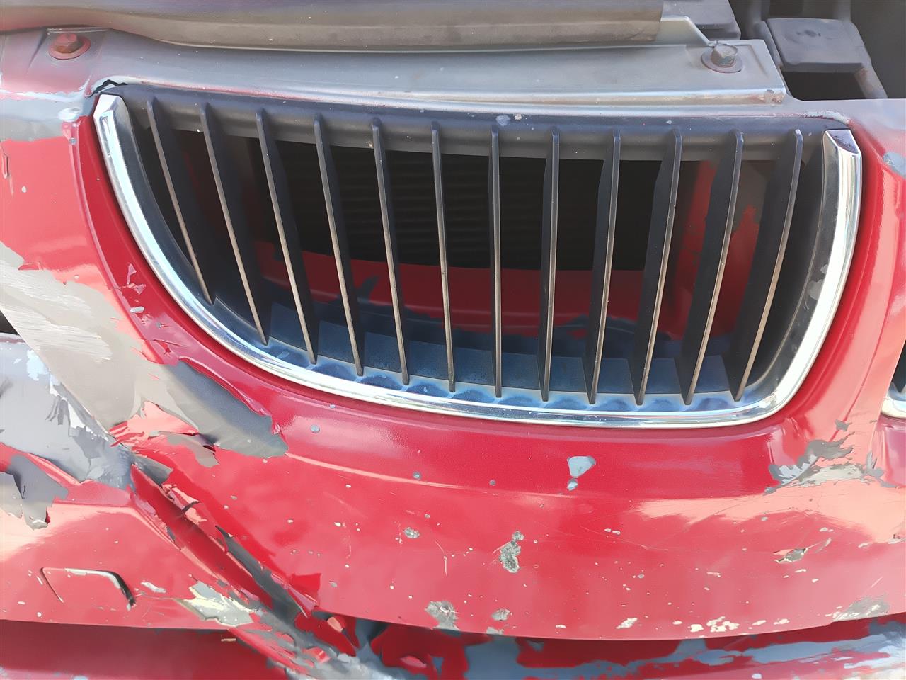 2006 2007 2008 BMW 323I, BMW 328I, BMW 335I, BMW 325I and 1 more Passenger Side Right Grille upper bumper mounted R