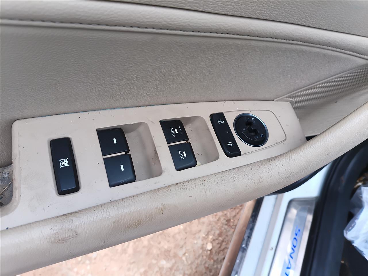 2015 thru 2019 Hyundai Sonata Driver Side Left Front Door Window Master Switch Driver s lock and without memory
