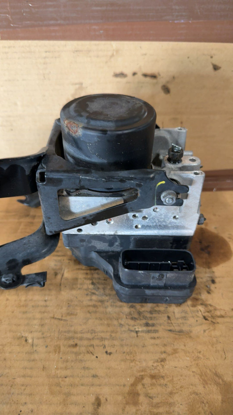 2006 Subaru Tribeca ABS Anti Lock Brake Pump Control Module Modulator Assembly vehicle dynamic