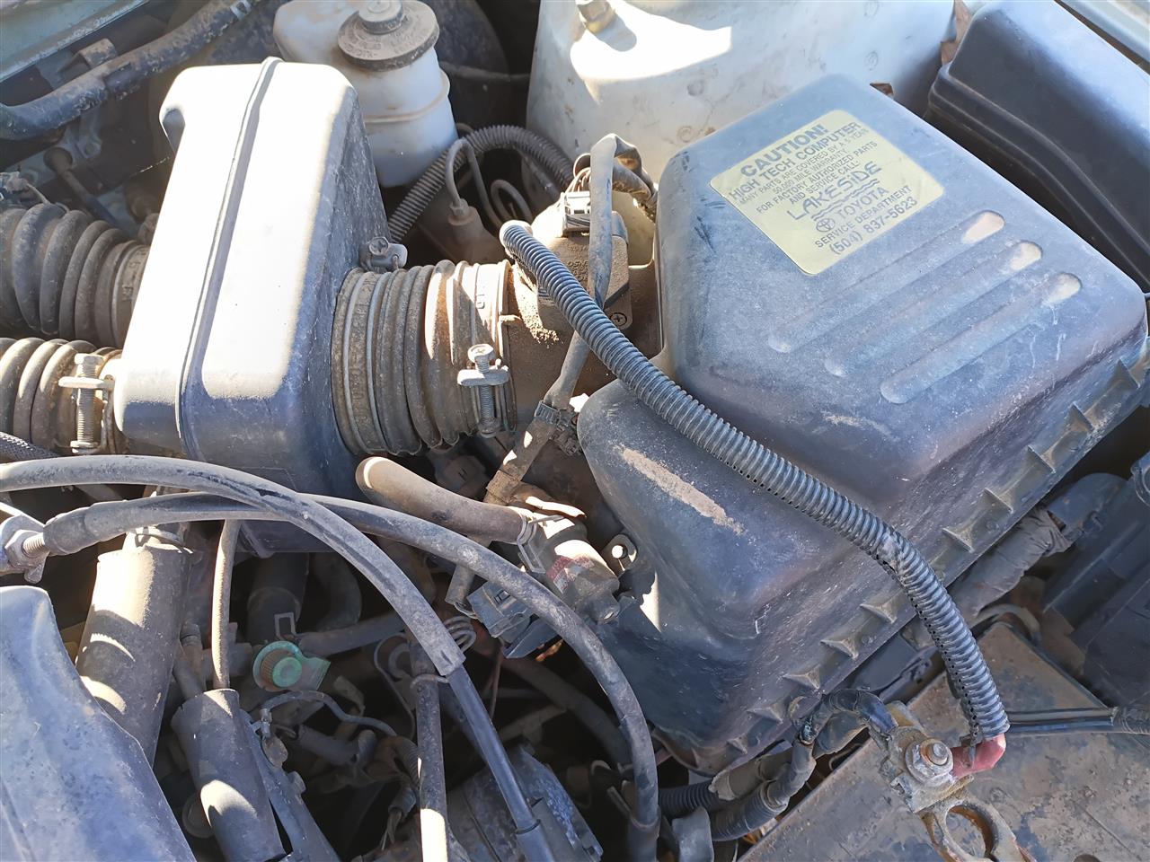 2000 thru 2004 Toyota Avalon Air Cleaner Intake Filter Box