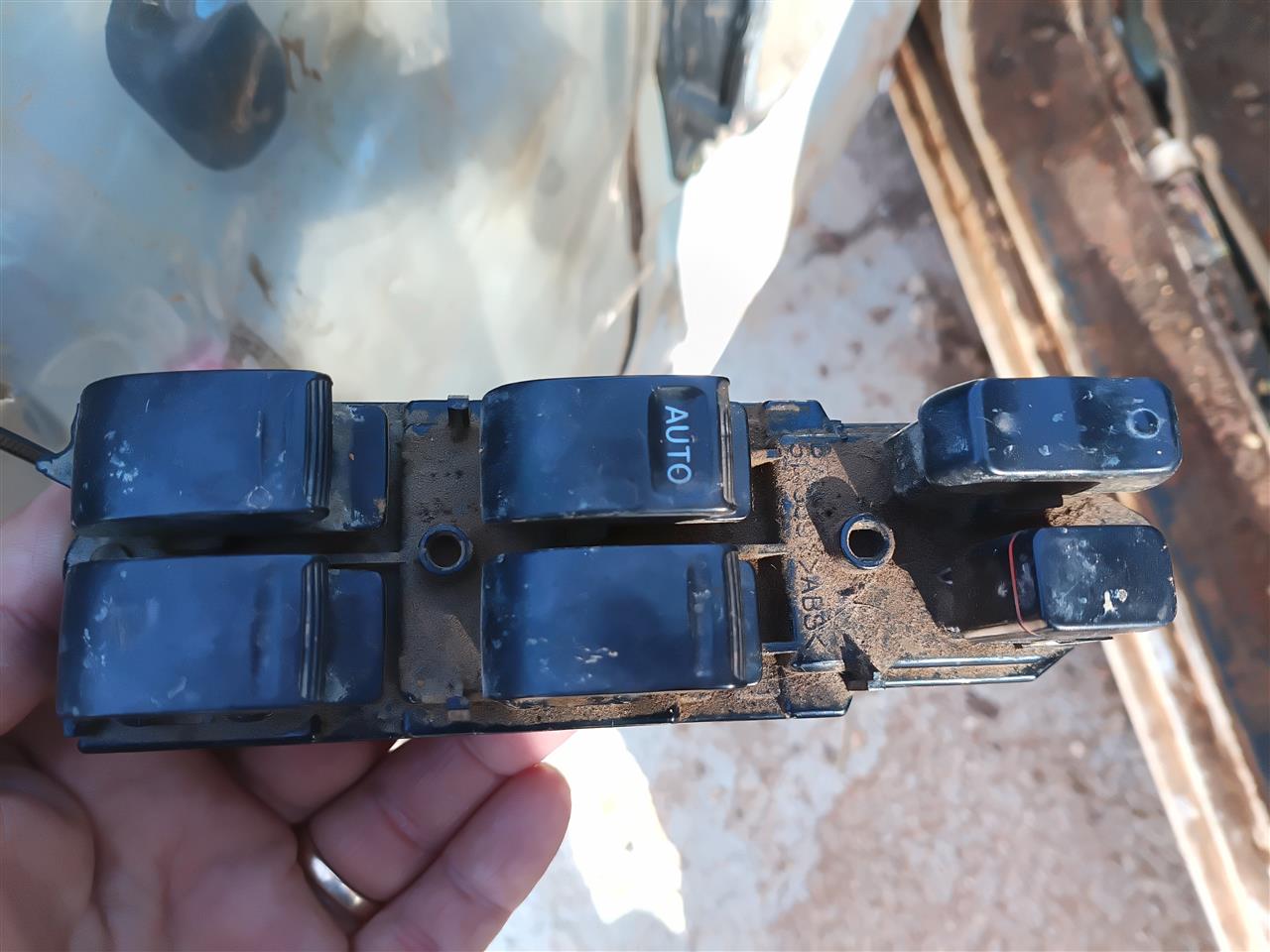 2003 2004 Toyota Avalon Driver Side Left Front Door Window Master Switch Driver s without memory