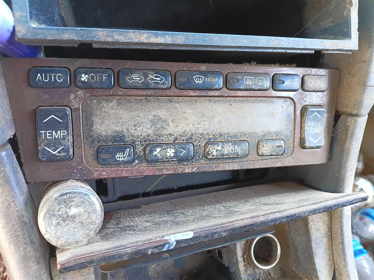 2000 thru 2004 Toyota Avalon AC Heater Temperature Climate Control Unit push buttons