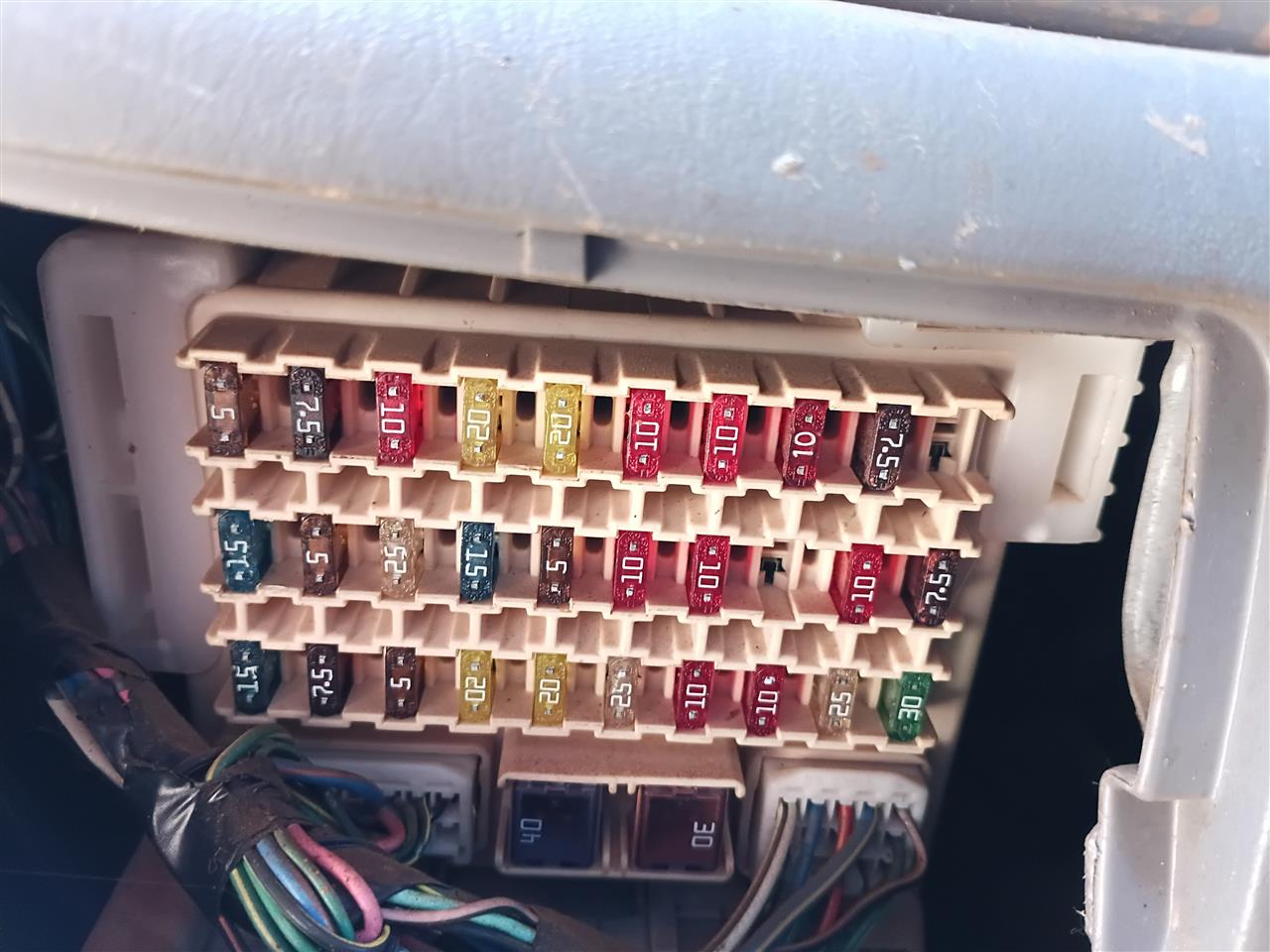 2003 Toyota Avalon Cabin Interior Fuse Box Relay Panel