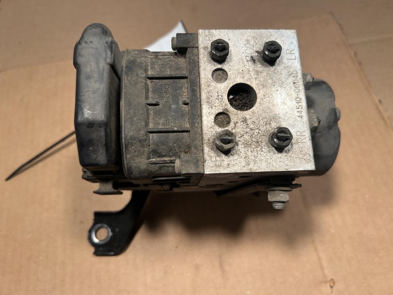 1999 Toyota Avalon, Toyota Camry, Toyota Solara ABS Anti Lock Brake Pump Control Module Actuator and Assembly without