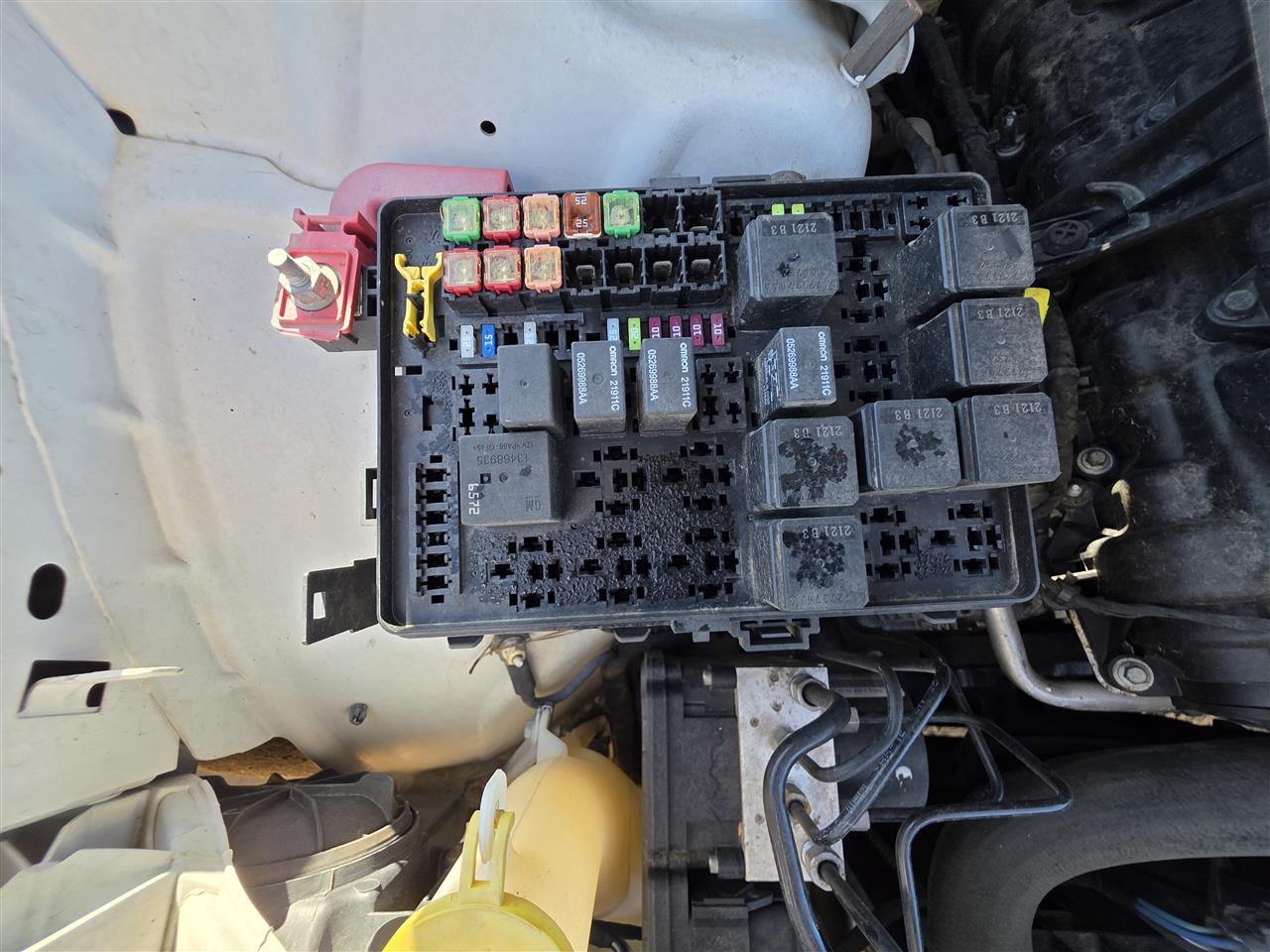 2012 2013 2014 Chrysler 300, Dodge Charger Engine Bay Fuse Box Relay Panel compartment