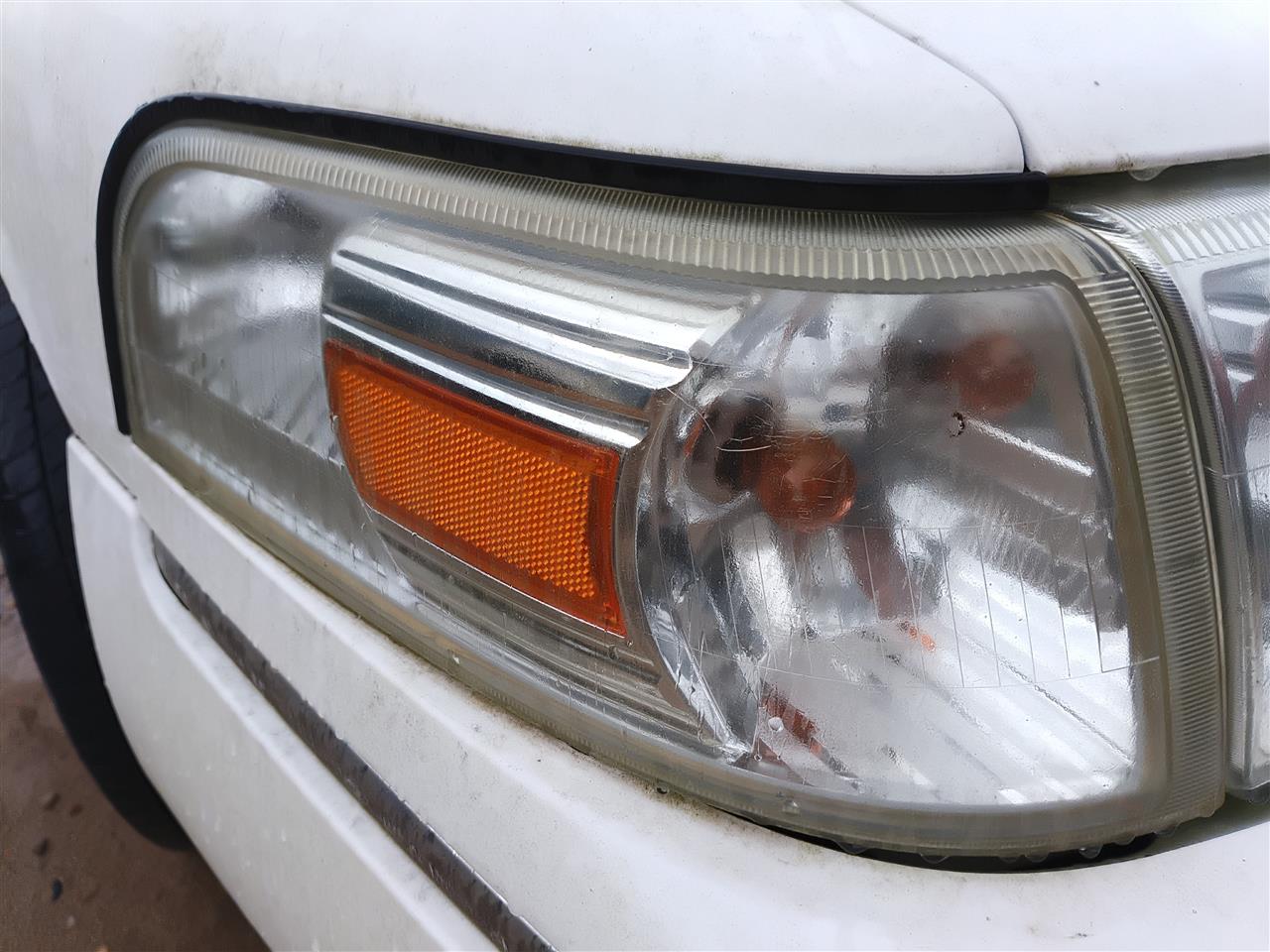 2006 thru 2011 Mercury Grand Marquis Passenger Side Right Front Lamp Park Turn Signal side fender mounted