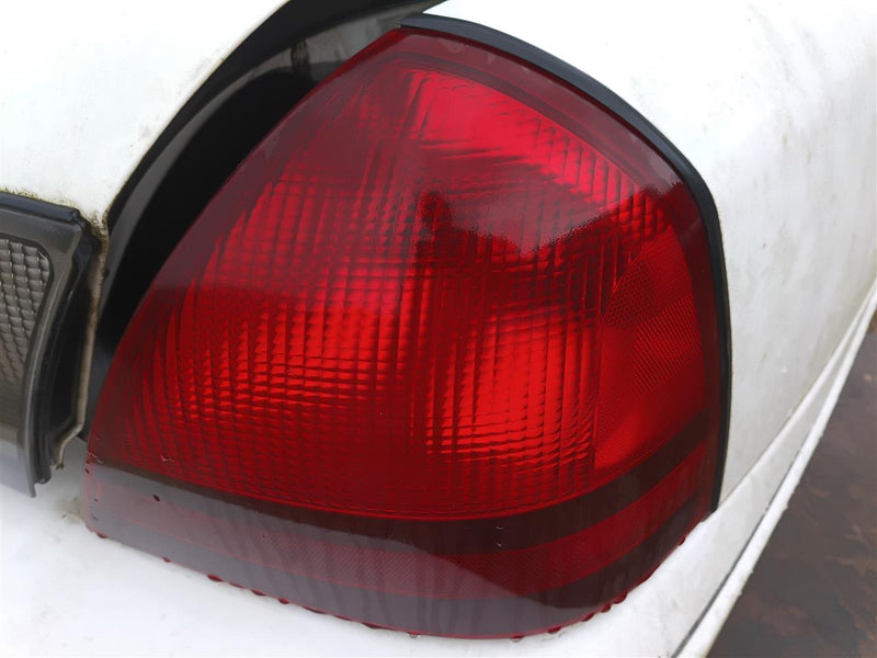 2003 thru 2011 Mercury Grand Marquis, Mercury Marauder Passenger Side Right Tail Light Lamp Assembly quarter panel mounted R