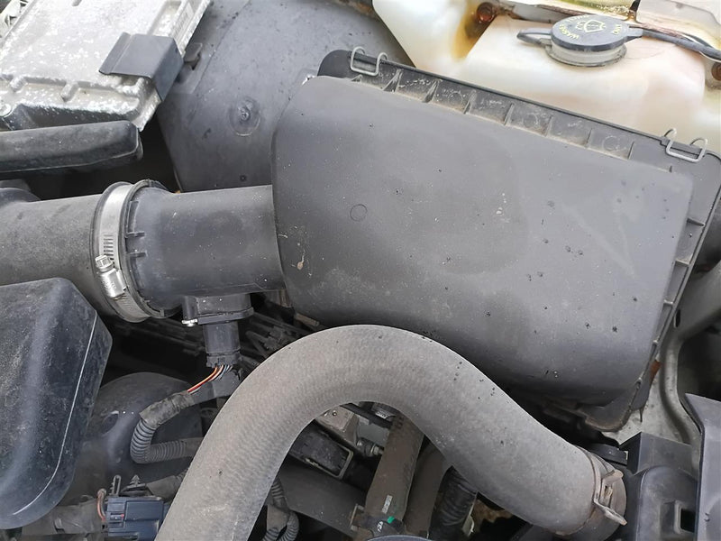 2005 thru 2011 Ford Crown Victoria, Lincoln and Town CAR, Mercury Grand Marquis Air Cleaner Intake Filter Box 4.6L