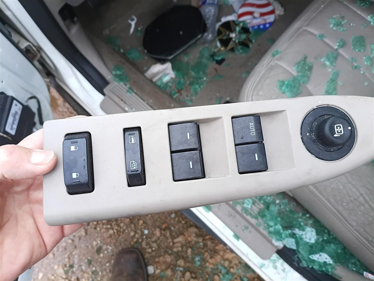 2008 2009 2010 2011 Ford Crown Victoria, Mercury Grand Marquis, Ford Fusion, Mercury Milan Driver Side Left Front Door