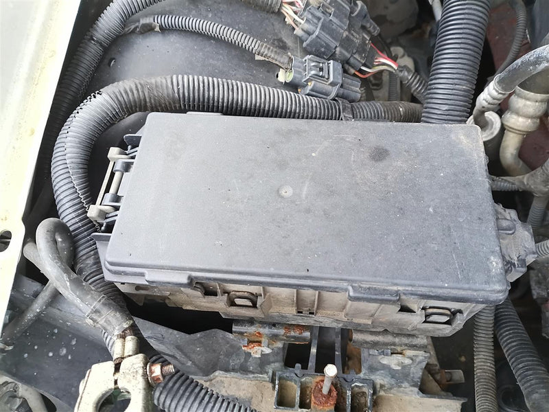 2009 2010 2011 Ford Crown Victoria, Mercury Grand Marquis Engine Bay Fuse Box Relay Panel 4.6L