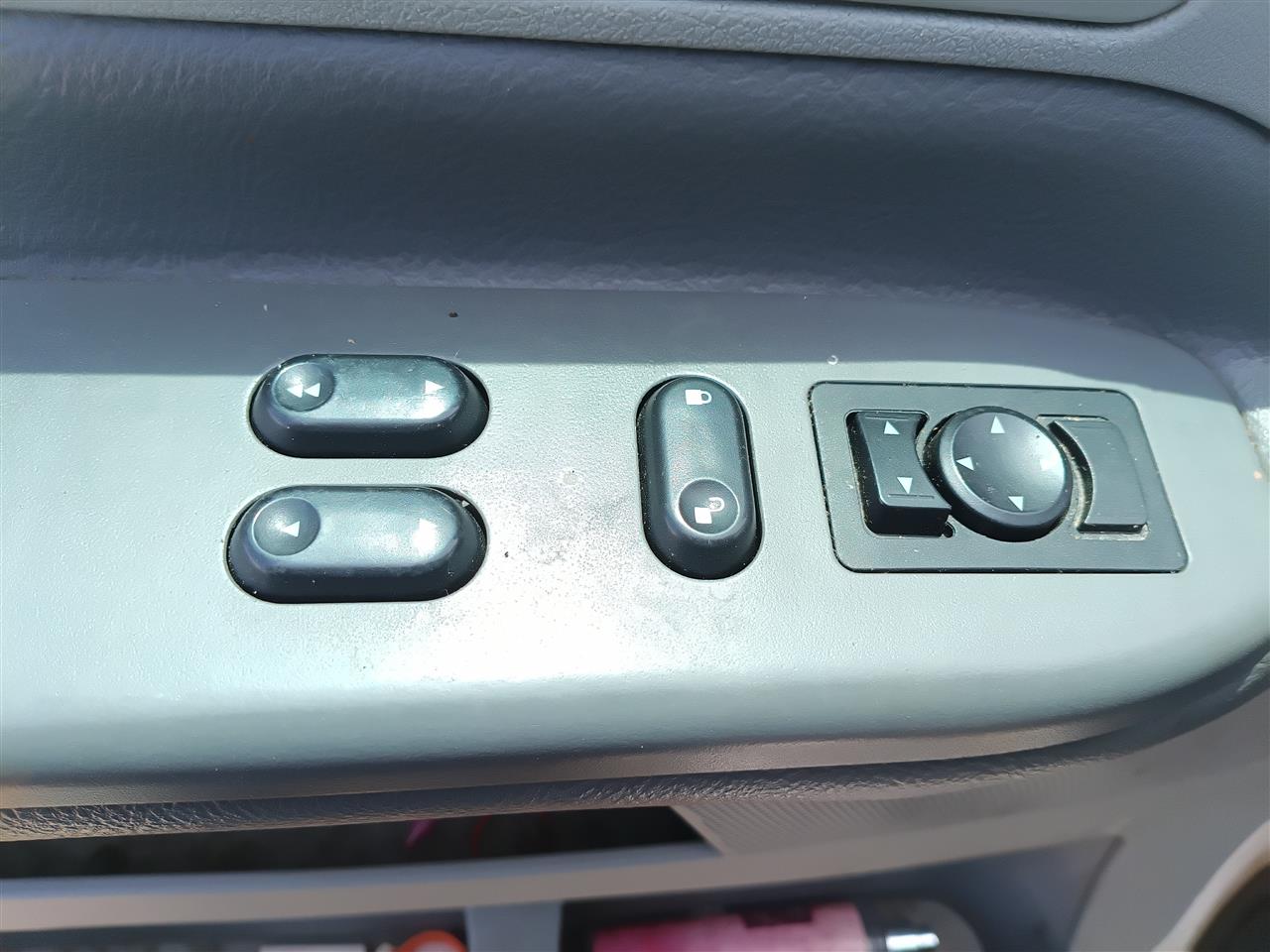 2004 2005 Ford Freestar, Mercury Monterey Driver Side Left Front Door Window Master Switch Driver s