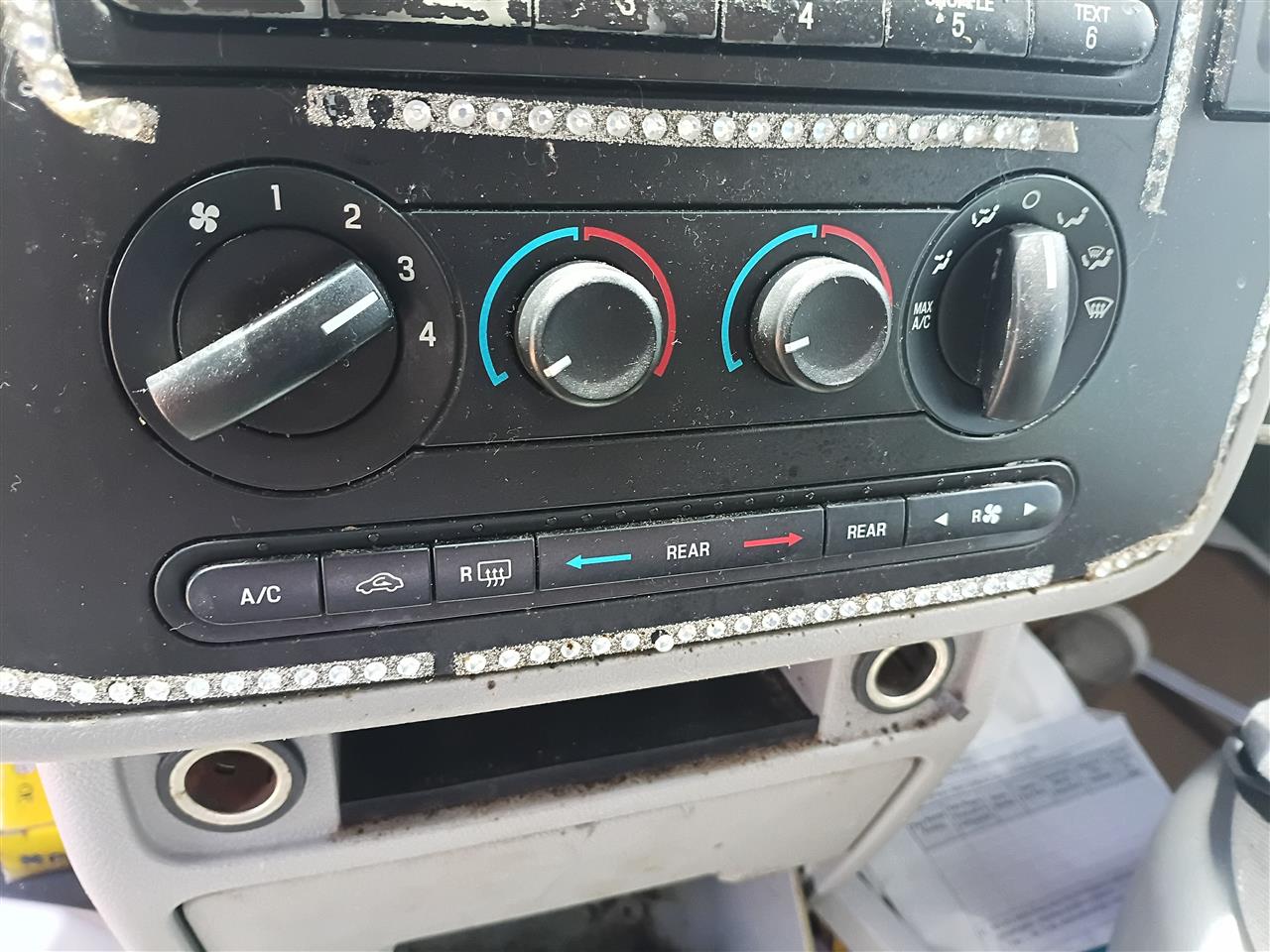 2004 2005 2006 2007 Ford Freestar, Mercury Monterey AC Heater Temperature Climate Control Unit manual front and rear