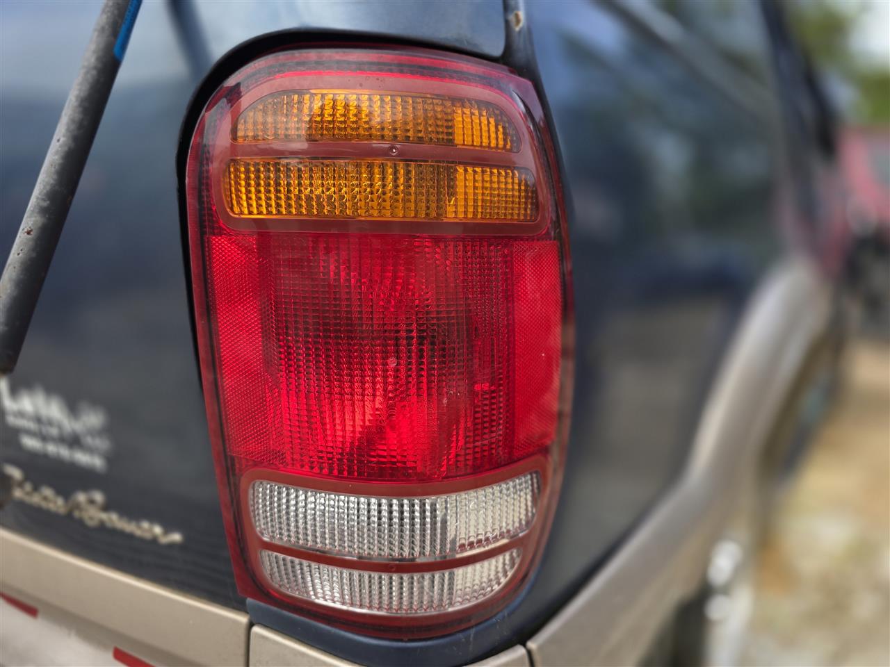 1998 1999 2000 2001 Ford Explorer, Mercury Mountaineer Passenger Side Right Tail Light Lamp Assembly R