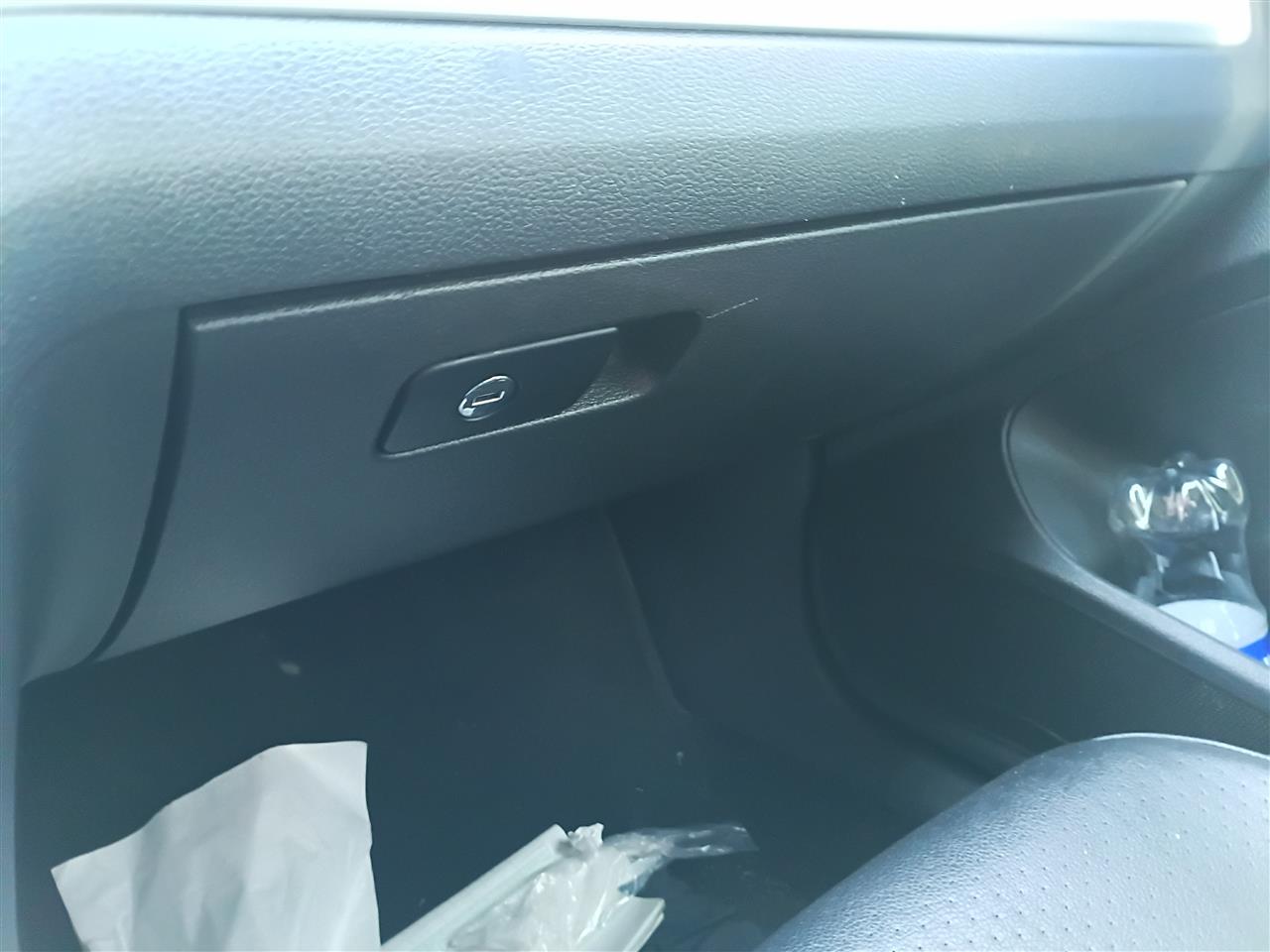 2013 Volkswagen Passat Glove Box Compartment