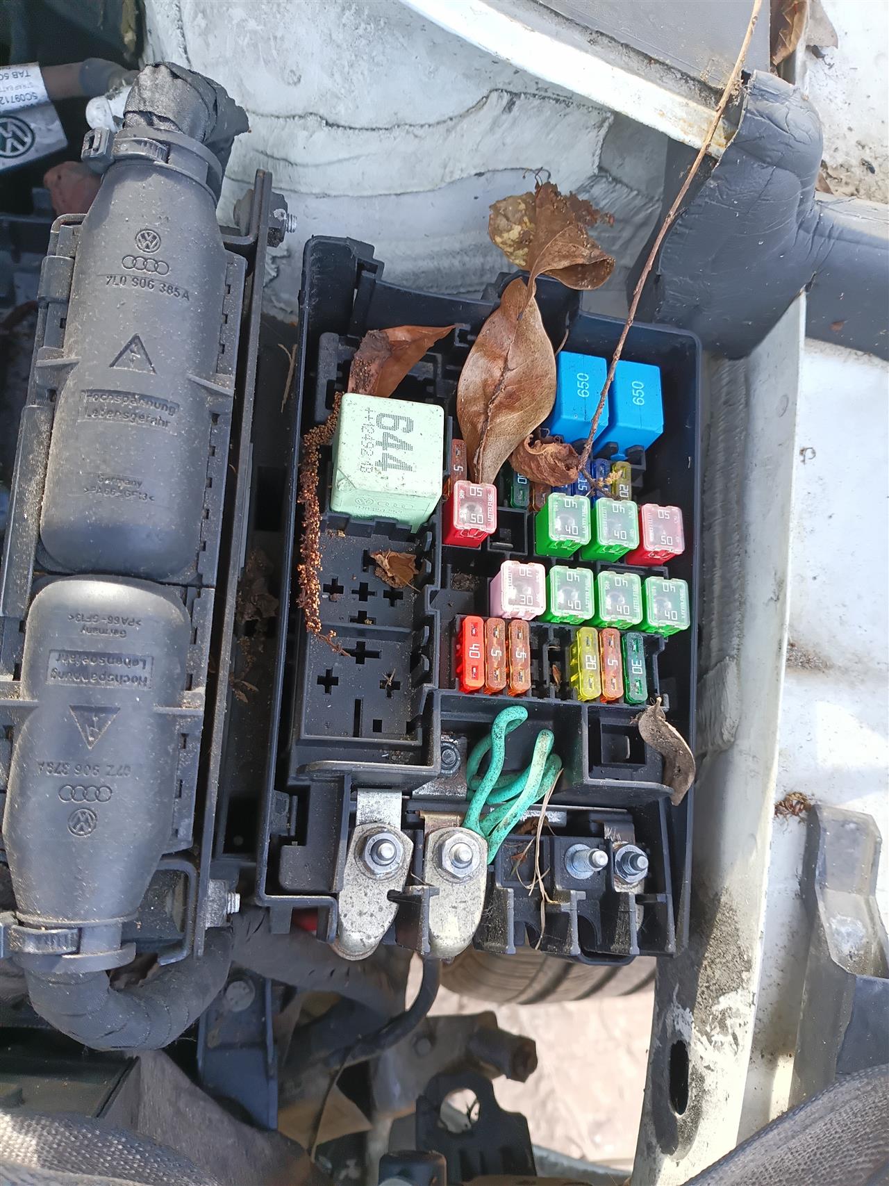 2010 thru 2022 Volkswagen Passat, Volkswagen Jetta, Volkswagen Jetta GLI Engine Bay Fuse Box Relay Panel compartment