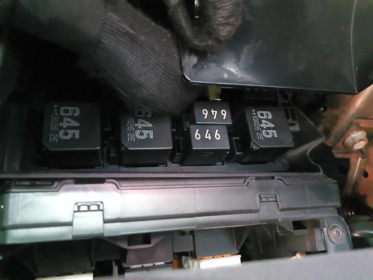 2013 Volkswagen Passat Cabin Interior Fuse Box Relay Panel