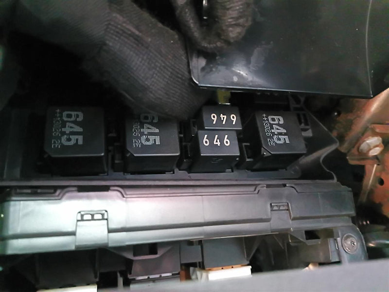 2013 Volkswagen Passat Cabin Interior Fuse Box Relay Panel
