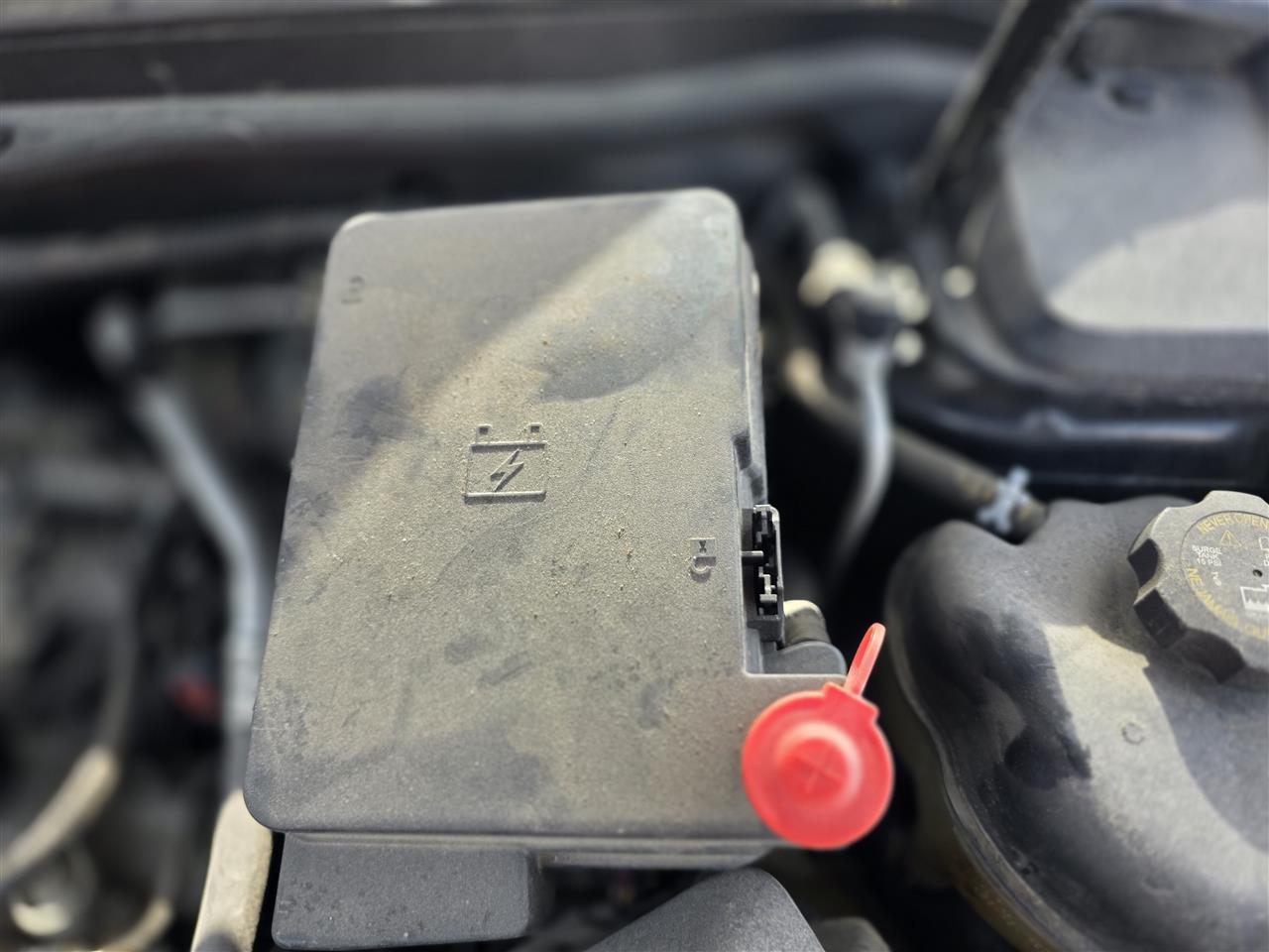 2013 2014 2015 2016 Chevrolet Equinox, GMC Terrain Engine Bay Fuse Box Relay Panel 2.4L