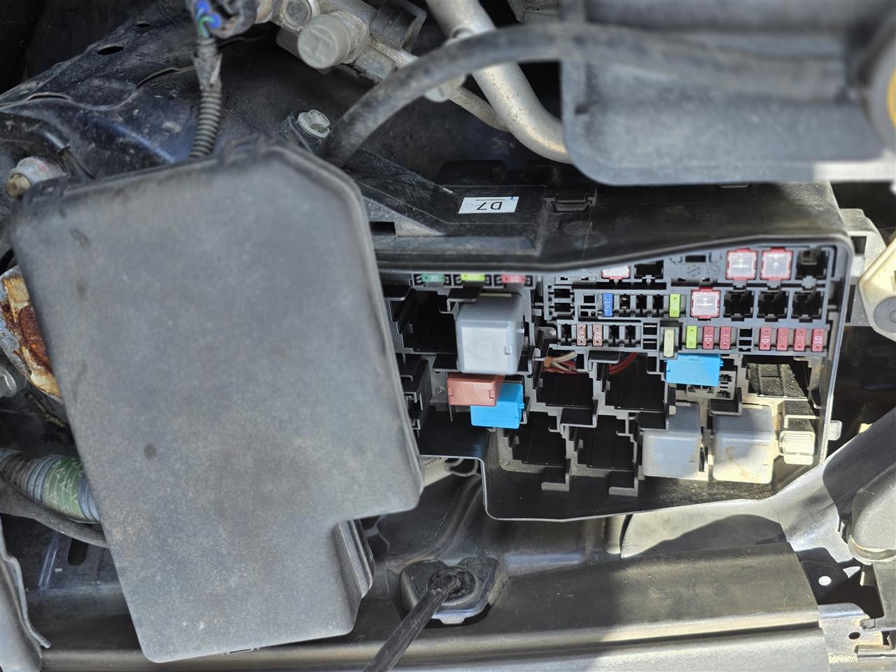 2006 thru 2012 Toyota RAV4 Driver Side Left Engine Bay Fuse Box Relay Panel 3.5L 2GRFE 6 cylinder L