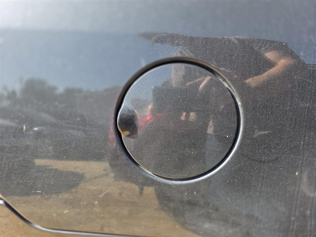 2008 Ford Taurus Fuel Filler Gas Door Lid