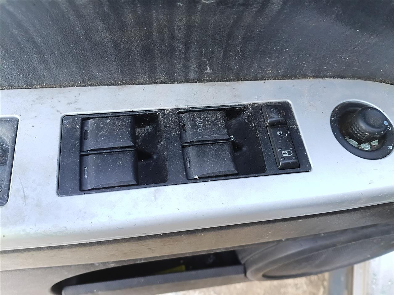 2007 2008 2009 2010 Jeep Patriot Driver Side Left Front Door Window Master Switch Driver s