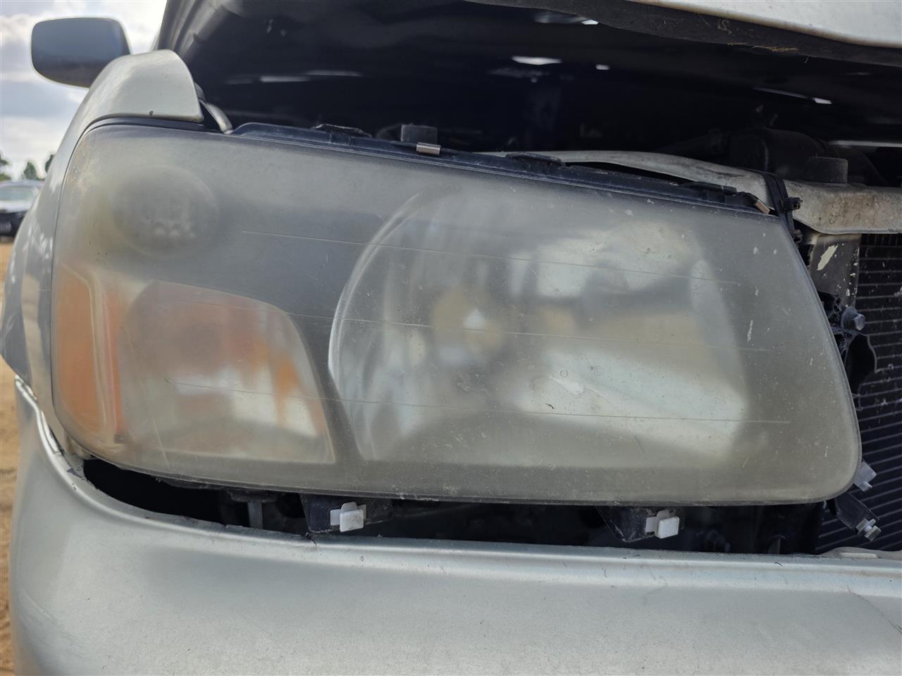 2005 Subaru Forester Passenger Side Right Headlight Headlamp Assembly R